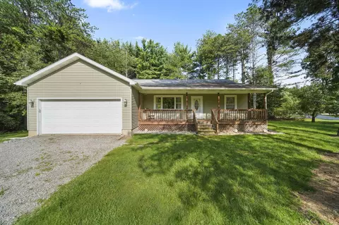 501 Reef Ct, Pleasant Lake, MI 49272