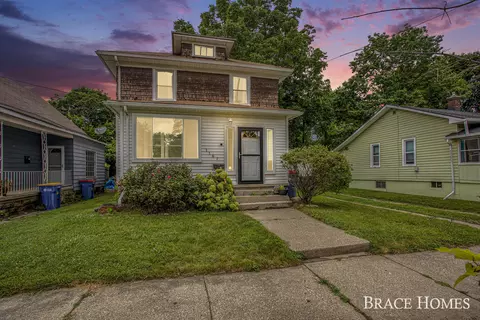 1167 3rd St NW, Grand Rapids, MI 49504