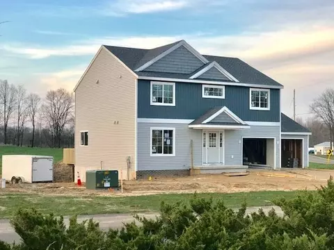 4228 Old Farm Dr, Wayland, MI 49348