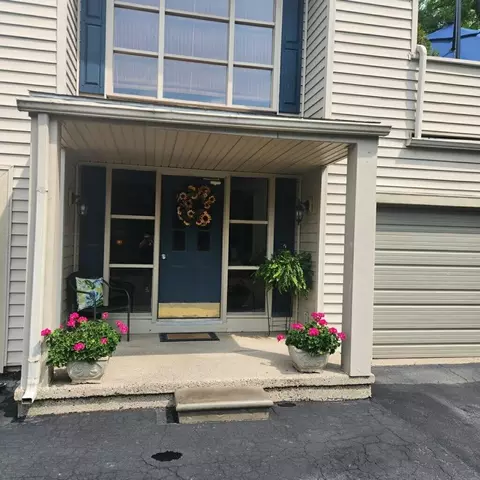8365 Colony Dr #22, Grosse Ile, MI 48138