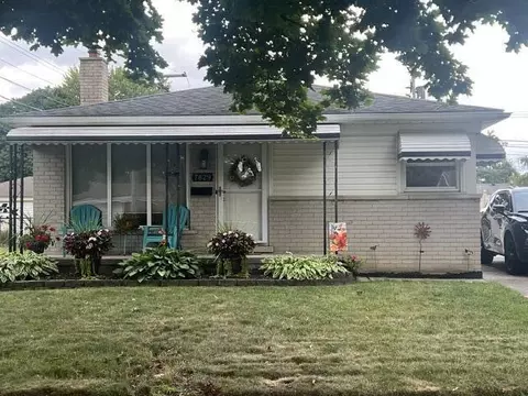 7829 Sloan St, Taylor, MI 48180
