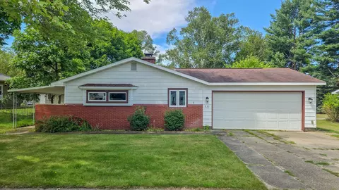 932 S Livingston St, Whitehall, MI 49461