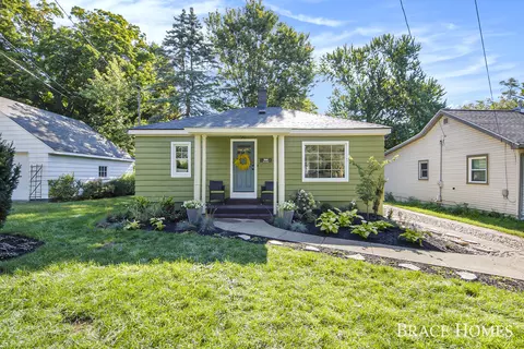 2540 Day Ave NW, Grand Rapids, MI 49544