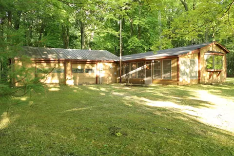 2770 N Alger Ave, White Cloud, MI 49349