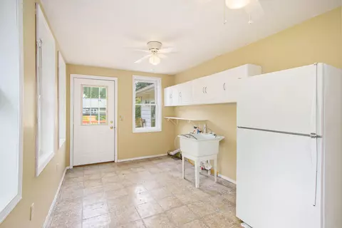 419 N 30th St, Springfield, MI 49037 photo 10