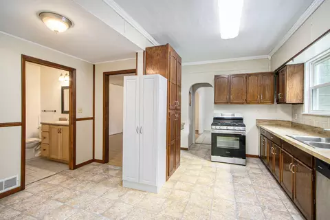 419 N 30th St, Springfield, MI 49037 photo 9