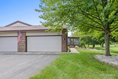 734 Gardenview Dr SW #83, Byron Center, MI 49315