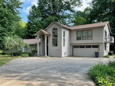 24 Delaware Ct, South Haven, MI 49090