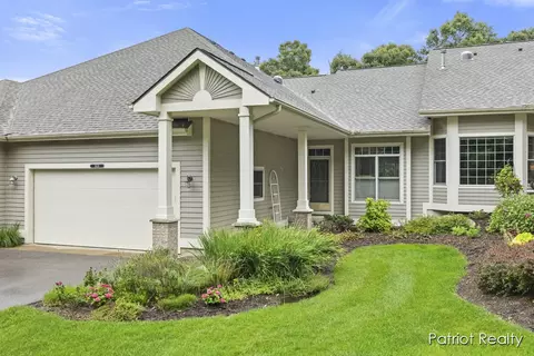 1638 Stillwater Ct NE, Grand Rapids, MI 49505