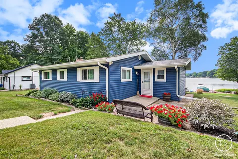 6383 Lakeshore Dr, Lakeview, MI 48850