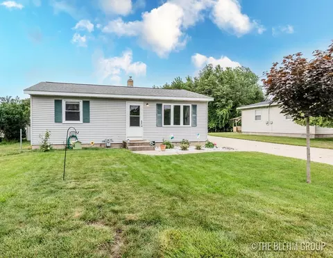 5833 Averill Ave SW, Grand Rapids, MI 49548