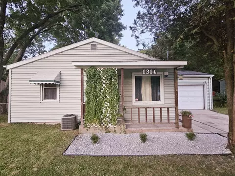 1314 Henson Ave, Kalamazoo, MI 49048