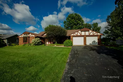6836 Bliss Ct, Grandville, MI 49418