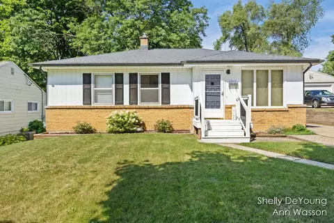 1813 Herrick Ave NE, Grand Rapids, MI 49505