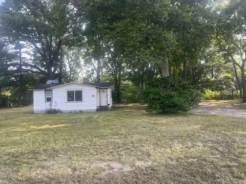 4356 Airline Rd, Norton Shores, MI 49444