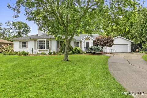 342 Somerset Dr NE, Grand Rapids, MI 49503
