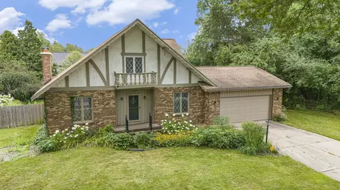 1010 Applewood Dr NE #A, Grand Rapids, MI 49505