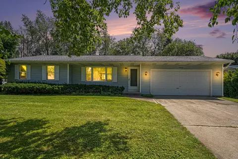 1028 Piccadilly Rd, Kalamazoo, MI 49006