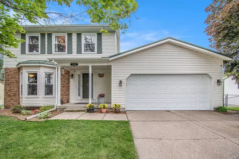 1760 Forest Lake Dr SE, Grand Rapids, MI 49546