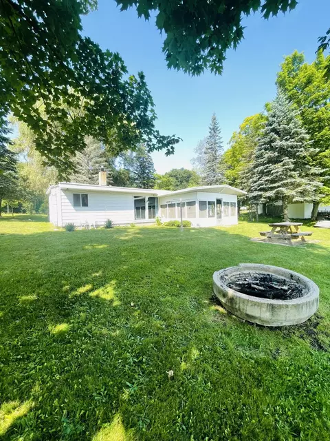 6136 N Larson Rd, Fountain, MI 49410