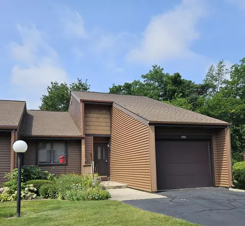 596 Maple Creek Dr, Holland, MI 49423