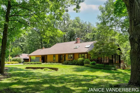 16420 Quincy St, Holland, MI 49424
