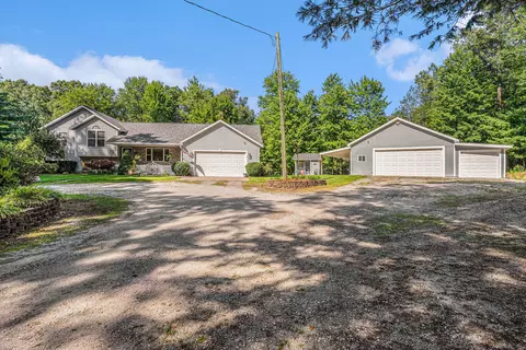 18950 Elli Ln, Fruitport, MI 49415
