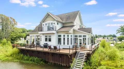 410 River Island Dr, South Haven, MI 49090