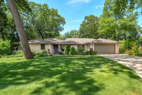 4014 Lakeside Dr, Kalamazoo, MI 49008