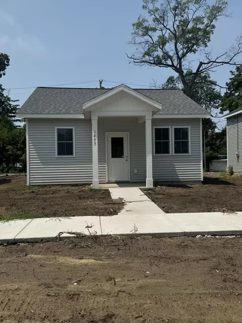 1435 Hoyt St, Muskegon, MI 49442