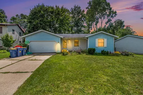 924 N Park Ct NE, Grand Rapids, MI 49525
