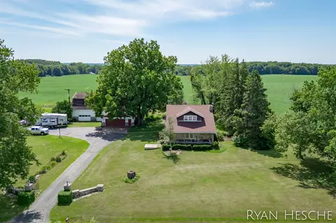 5151 Potters Rd, Saranac, MI 48881