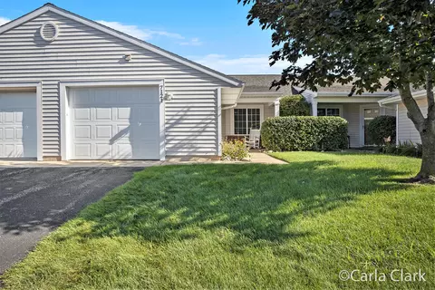 7121 E Cannon Place Dr NE, Rockford, MI 49341