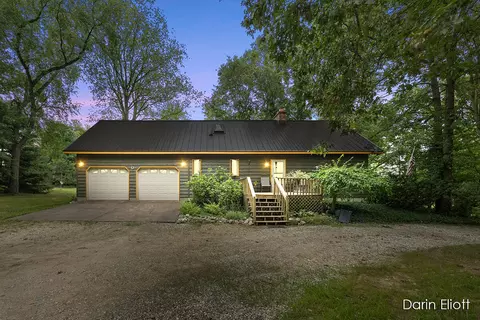 996 Prairie Creek Rd, Ionia, MI 48846