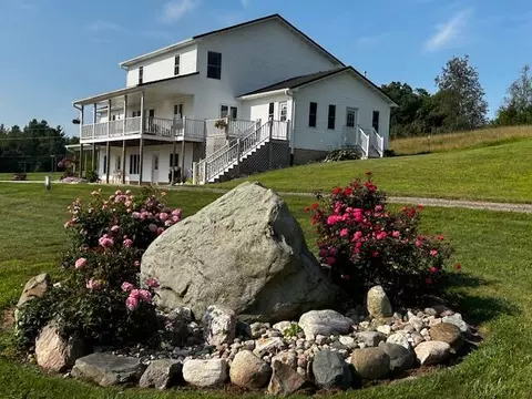 2396 N Pease Rd, Vermontville, MI 49096
