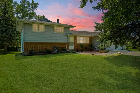 49367 Saltz Rd, Canton, MI 48187