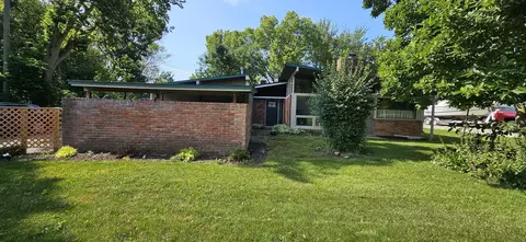 8355 Rucker Rd, Grosse Ile, MI 48138