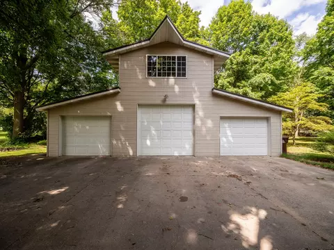 726 N Bridge St, Belding, MI 48809 photo 5