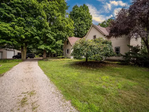 726 N Bridge St, Belding, MI 48809 photo 3
