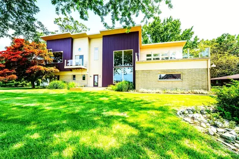 1305 Rocky Gap Rd, Benton Harbor, MI 49022