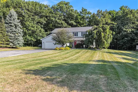 5462 W Ridge Dr, Ludington, MI 49431