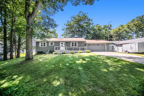 4911 Kim Dr, Hillsdale, MI 49242
