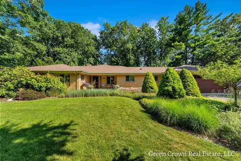 216 Grand Ave, Grand Haven, MI 49417