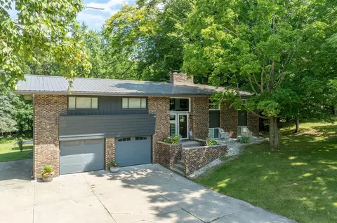 14160 Oak Hollow Dr, Big Rapids, MI 49307