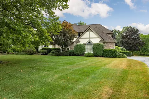 5972 Lohr Lake Dr, Ann Arbor, MI 48108