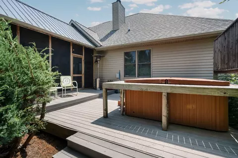 Exterior - 5610 Michael Dr, Saline, MI 48176 photo 16 of 21