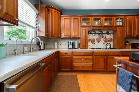 Kitchen - 5610 Michael Dr, Saline, MI 48176 photo 4 of 5