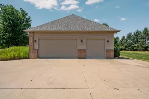 Exterior - 5610 Michael Dr, Saline, MI 48176 photo 10 of 21