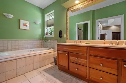 Bath - 5610 Michael Dr, Saline, MI 48176 photo 1 of 5
