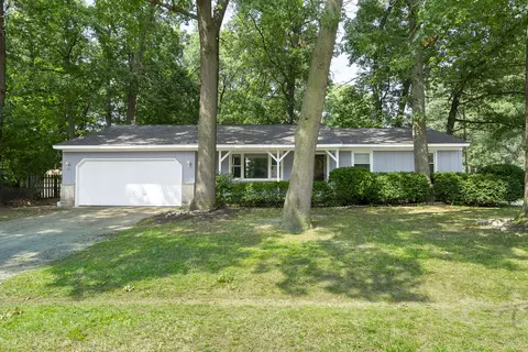 909 48th St SE, Kentwood, MI 49508